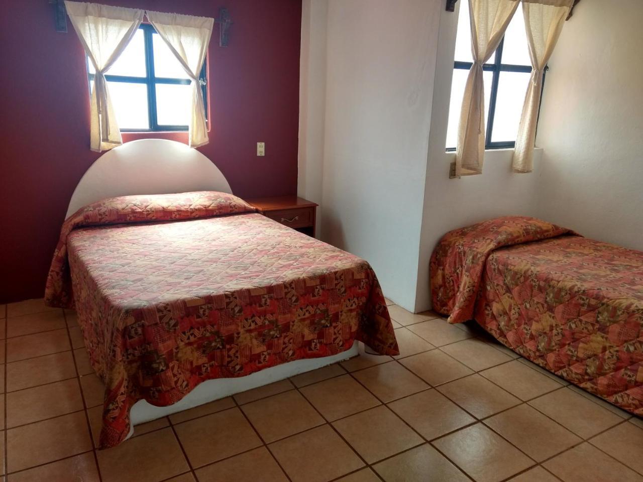 Hotel Hacienda Morales. غواناخواتو الغرفة الصورة